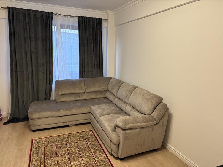 Apartament cu 3 camere semidecomandat în Jiului
