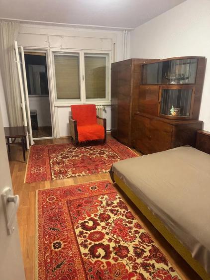 Apartament cu 3 camere semidecomandat în Complex Studențesc