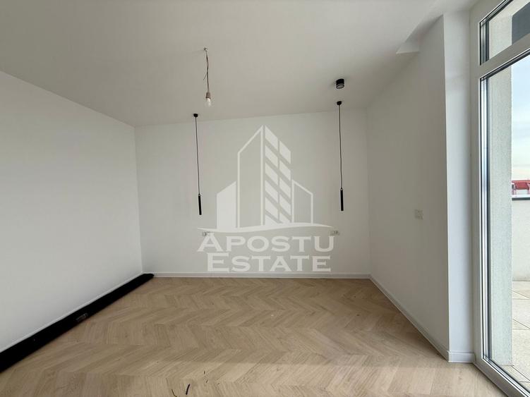 Apartament cu 3 camere semidecomandat, mobilat în Aradului