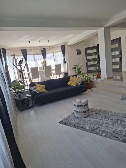 Casă cu Teren 425 Mp în Central