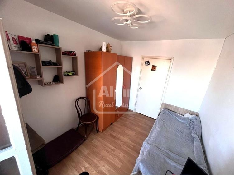 Apartament cu 3 camere decomandat în Astra