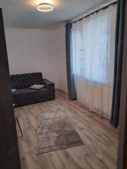 Garsonieră decomandată în Precista