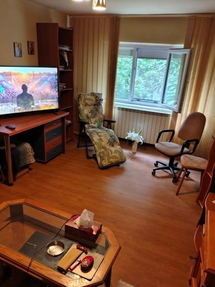 Vând apartament 4 camere decomandat confort 1 etaj 1 - 2