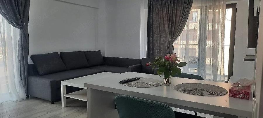Apartament cu 3 camere decomandat în Faleză