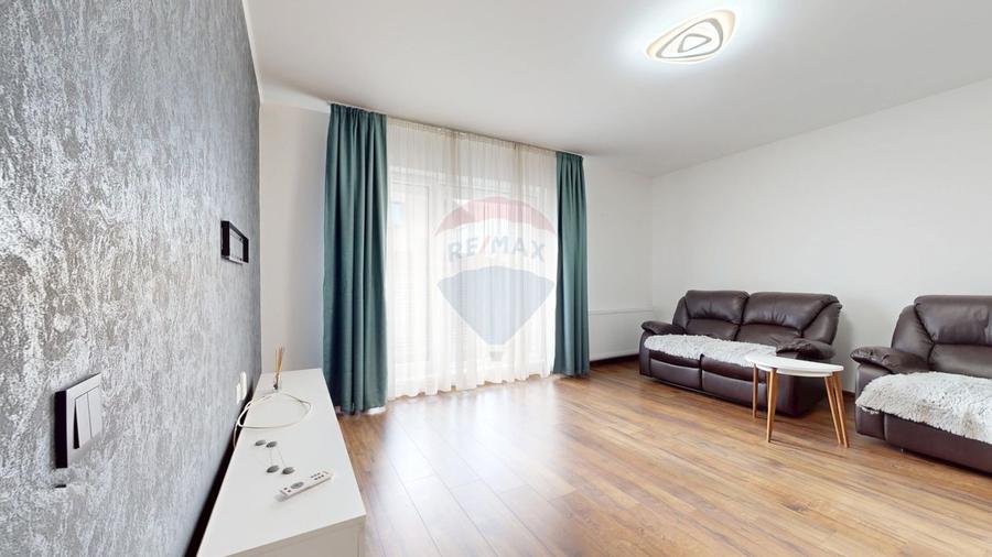 Apartament cu 2 camere decomandat, mobilat în Tractorul