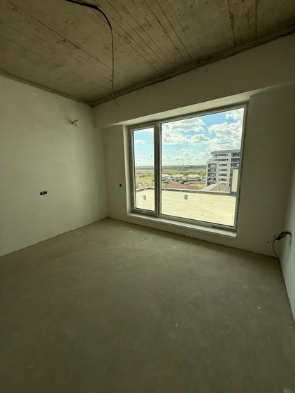 Apartament cu 3 camere semidecomandat în Metalurgiei