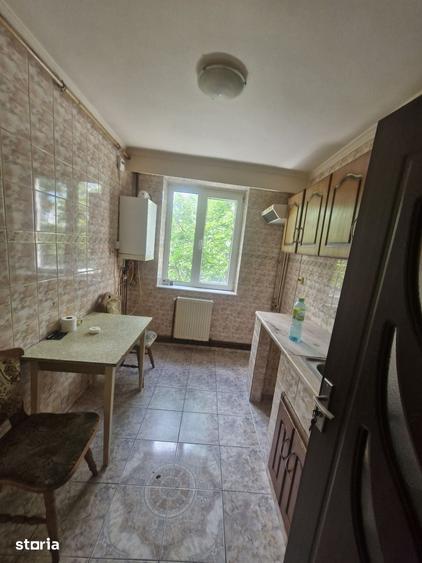 Apartament cu 2 camere semidecomandat în Craiovei