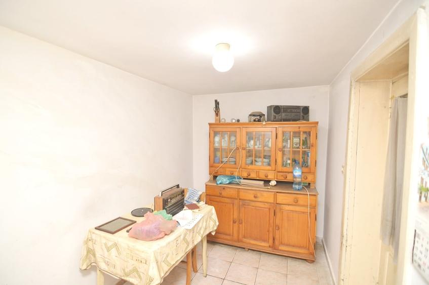 Casă individuală cu 5 camere cu Canalizare în Ferentari