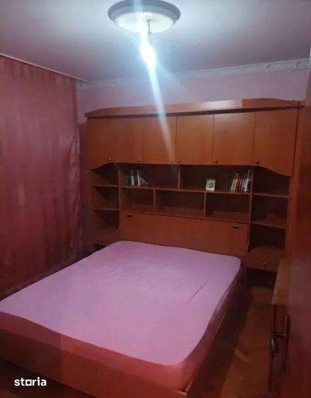 Apartament cu 3 camere decomandat în Berceni
