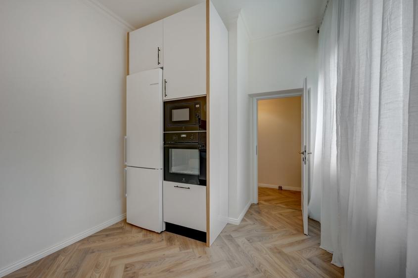 Apartament cu 4 camere semidecomandat, mobilat în Cotroceni