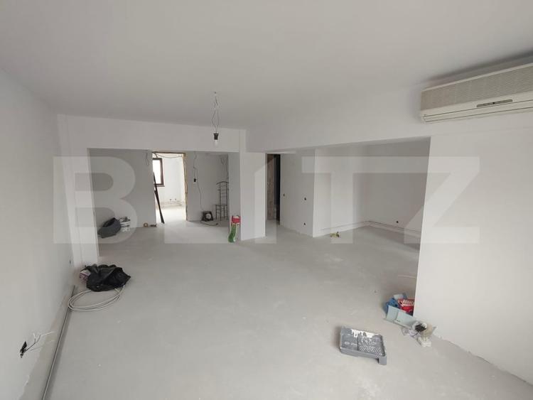 Apartament cu 4 camere decomandat, mobilat în Central