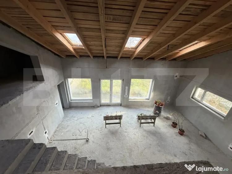 Casă cu 7 camere cu Teren 1676 Mp în Lupeni