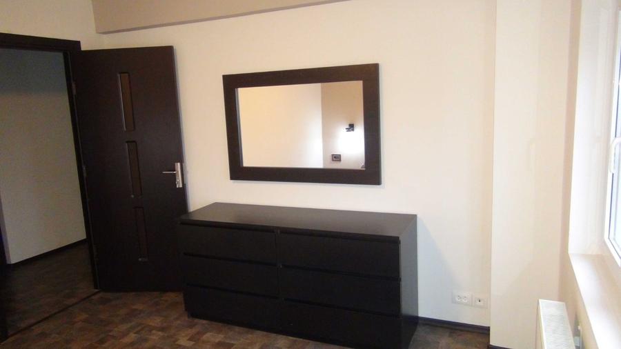 Apartament cu 3 camere semidecomandat, mobilat în 13 Septembrie
