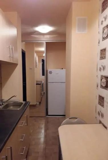 Apartament cu 2 camere decomandat, mobilat în Victoriei