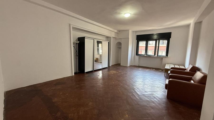 Apartament cu 3 camere decomandat în Universitate