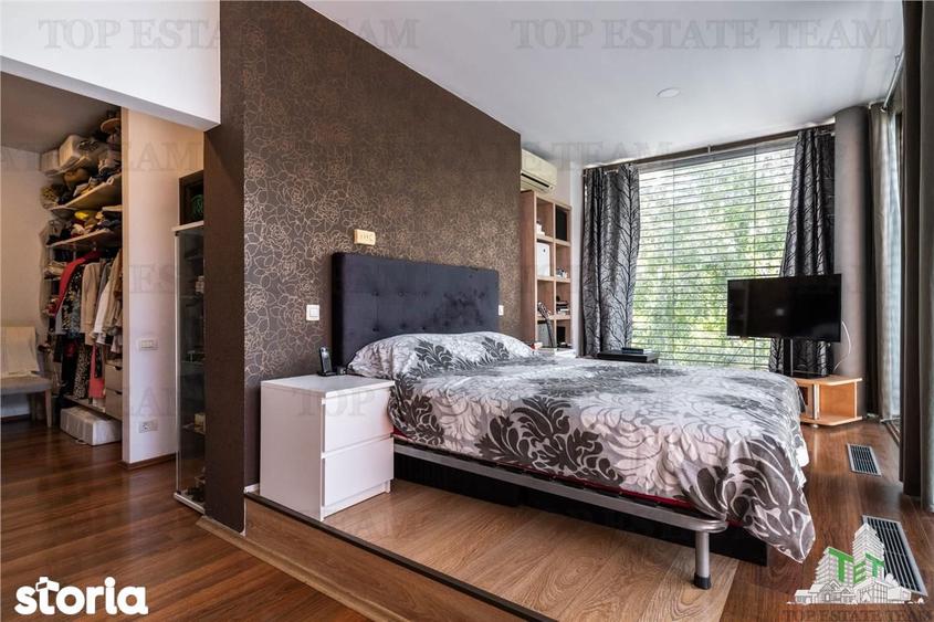 Casă cu 7 camere cu Teren 1334 Mp în Central