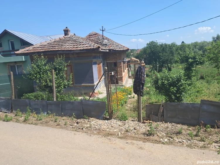 Casă cu 3 camere cu Teren 2000 Mp în Hotarele