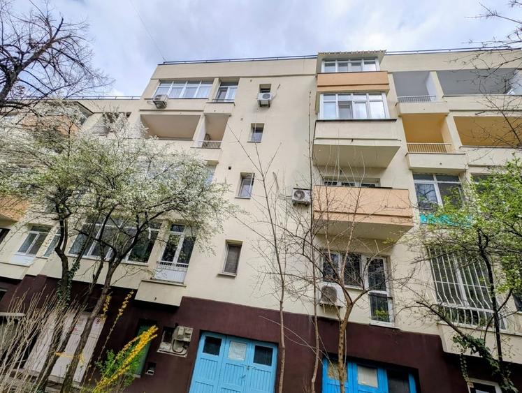 Apartament cu 2 camere decomandat în Pajura