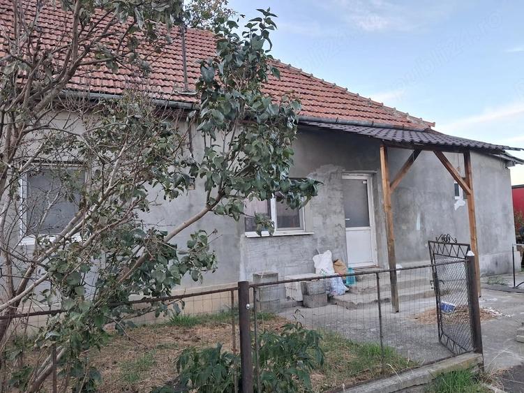 Casă cu 2 camere cu Teren 350 Mp în Colonia Reconstrucția
