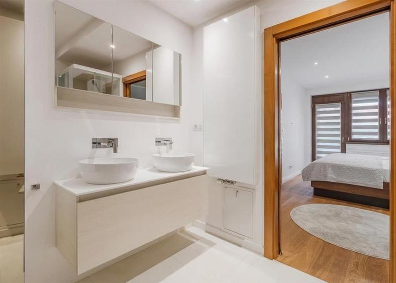 Apartament cu 3 camere decomandat în Ultracentral