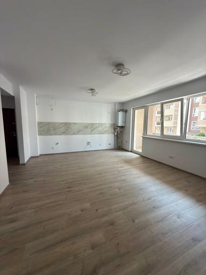 Apartament cu 5 camere semidecomandat în Central