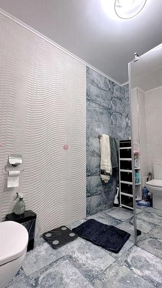 Casă individuală cu 5 camere cu Canalizare în Noua