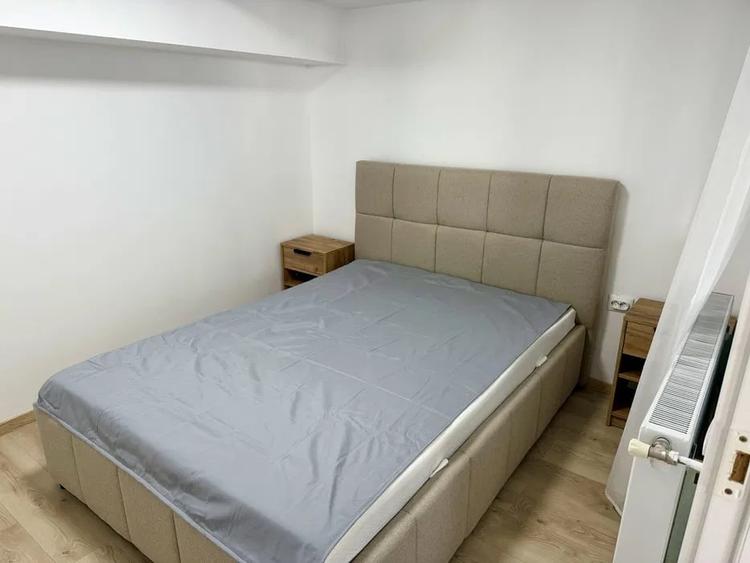 Apartament cu 3 camere semidecomandat, mobilat în Iris