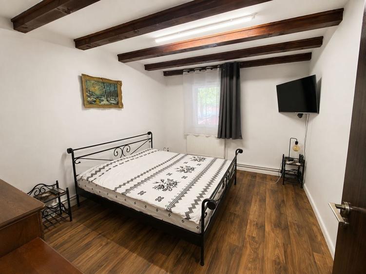 Casă individuală cu 7 camere cu Canalizare în Moara de Pădure
