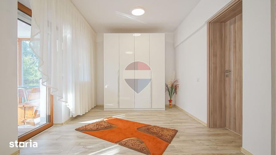 Apartament cu 4 camere decomandat în Clăbucet