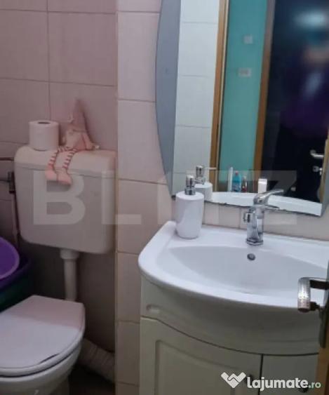 Apartament cu 3 camere decomandat în Florilor