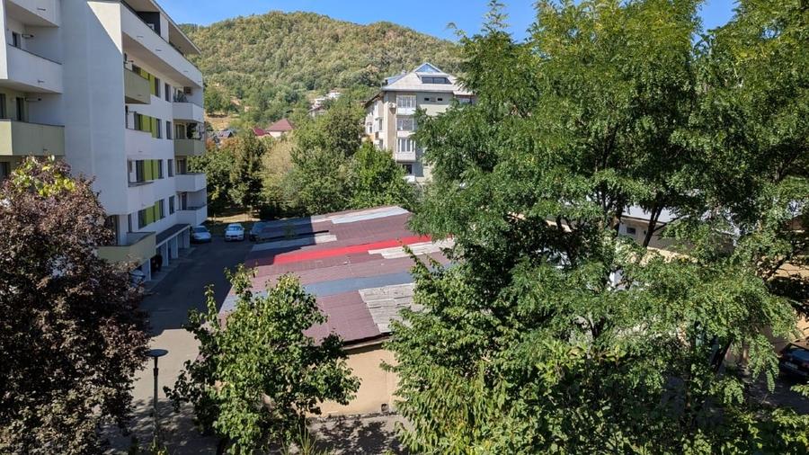 Apartament cu 2 camere semidecomandat, mobilat în Săsar