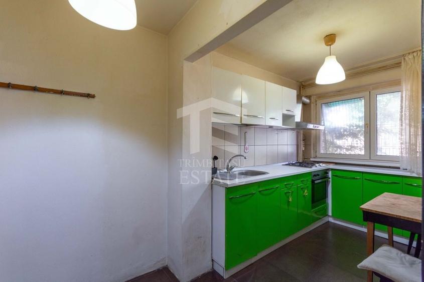 Apartament cu 3 camere semidecomandat în Mihai Bravu