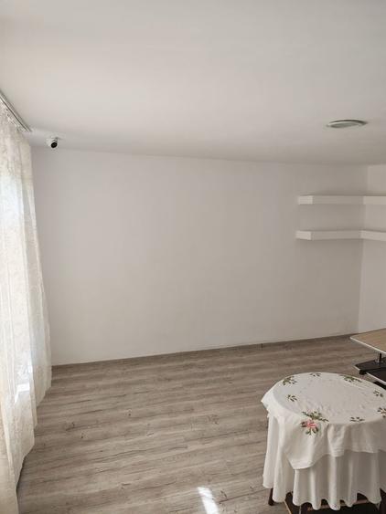 Apartament cu 3 camere nedecomandat în Gară