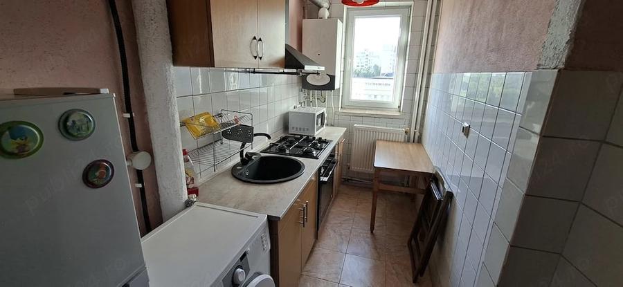 Apartament cu 3 camere semidecomandat în Alexandru cel Bun