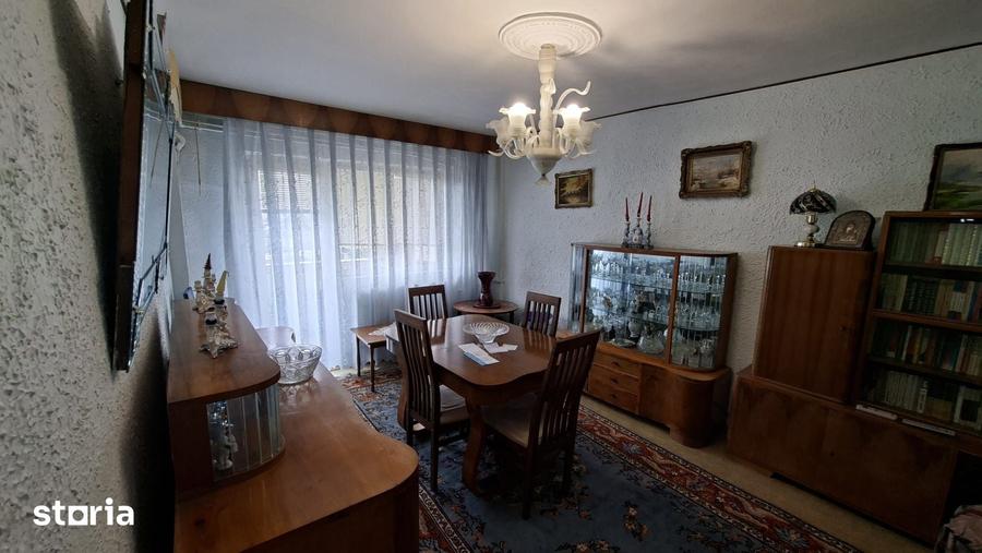 Apartament cu 4 camere în Republicii