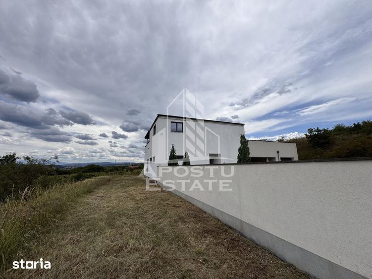 Casă cu 7 camere cu Teren 1080 Mp în Peștișu Mare