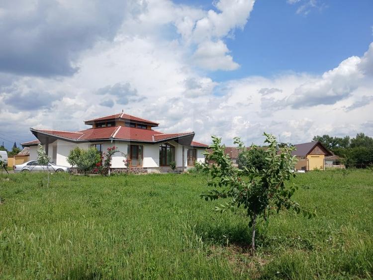 Casă individuală cu 6 camere cu Canalizare în Tinca