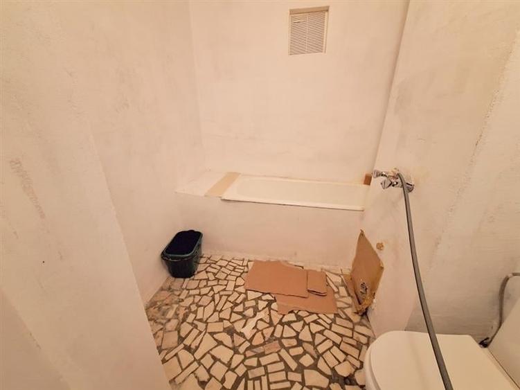Apartament cu 3 camere decomandat în Narcisa