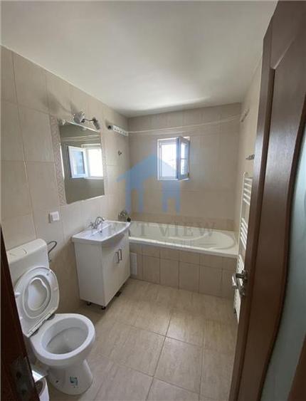 Apartament cu 3 camere decomandat în Între Lacuri