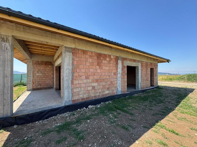 Casă individuală cu 3 camere cu Teren 800 Mp în Tărlungeni