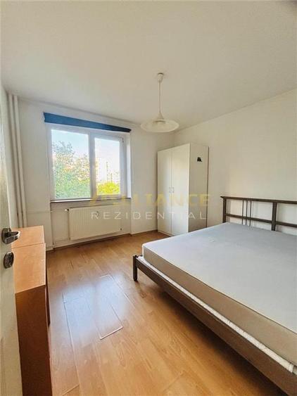 Apartament cu 3 camere decomandat în Tineretului