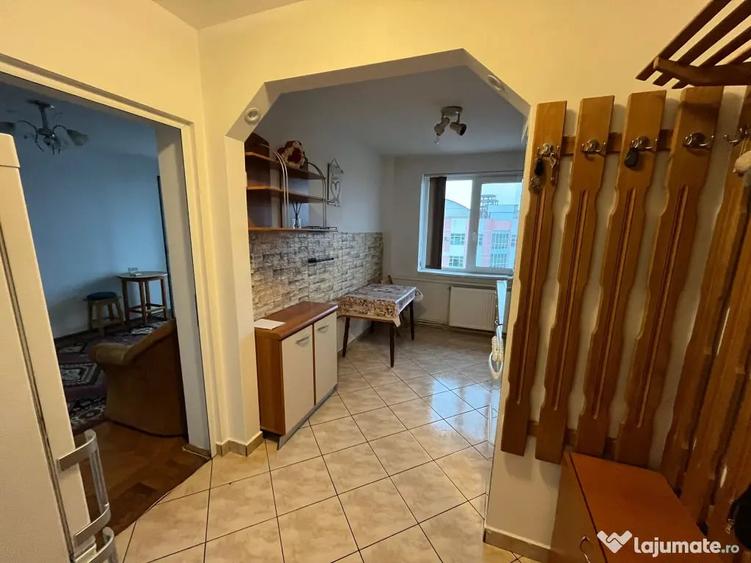 Apartament cu 2 camere semidecomandat în Central