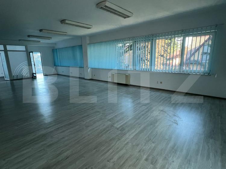 Birou, de 140 mp, în Central