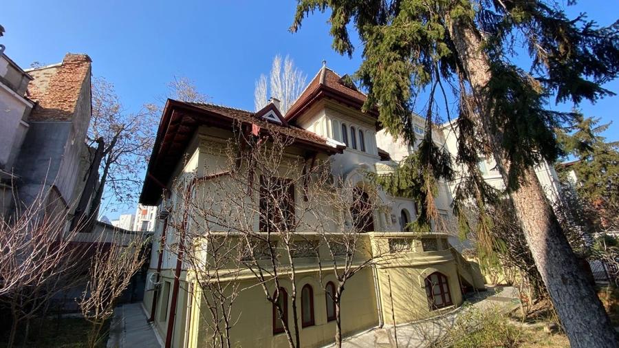 Casă individuală cu 10 camere cu Canalizare în Cișmigiu