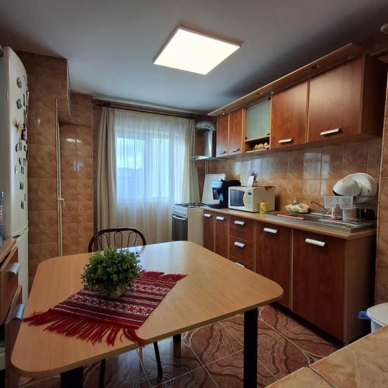 Apartament cu 4 camere decomandat, mobilat în Măgurele