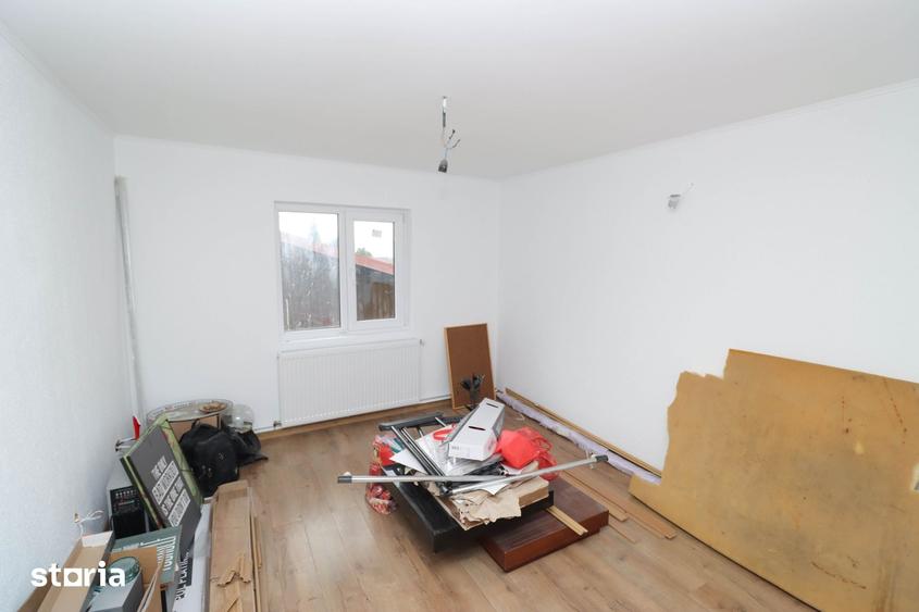 Casă cu 8 camere cu Teren 530 Mp în Zamora