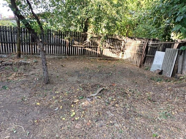 Casă cu 2 camere cu Teren 1000 Mp în Nuci
