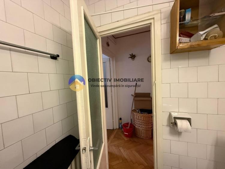 Apartament cu 3 camere semidecomandat, mobilat în Central