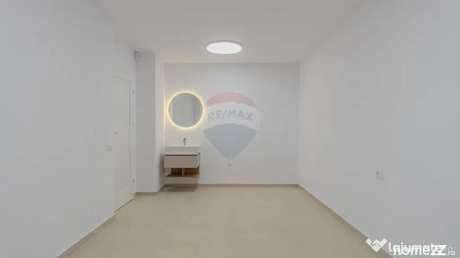 Apartament cu 9 camere decomandat în Astra