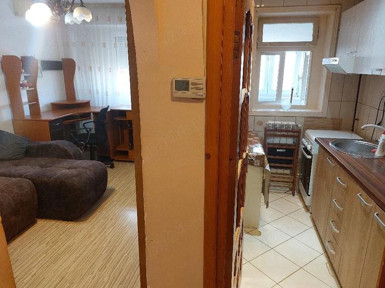 Garsonieră decomandată în Vest